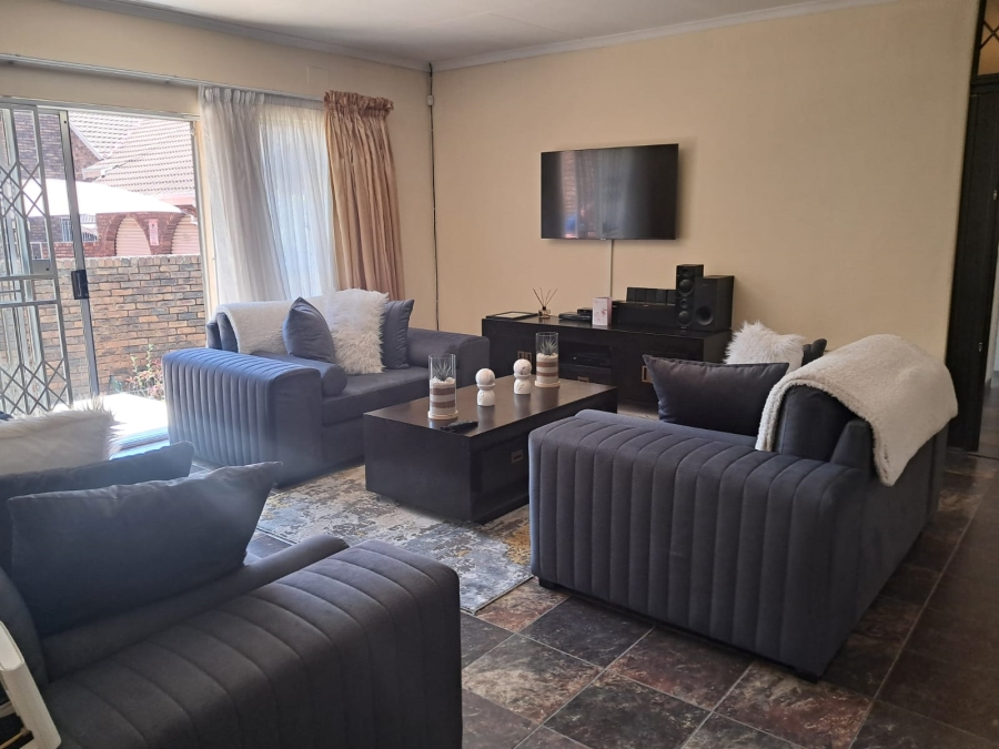 3 Bedroom Property for Sale in Birchleigh North Gauteng