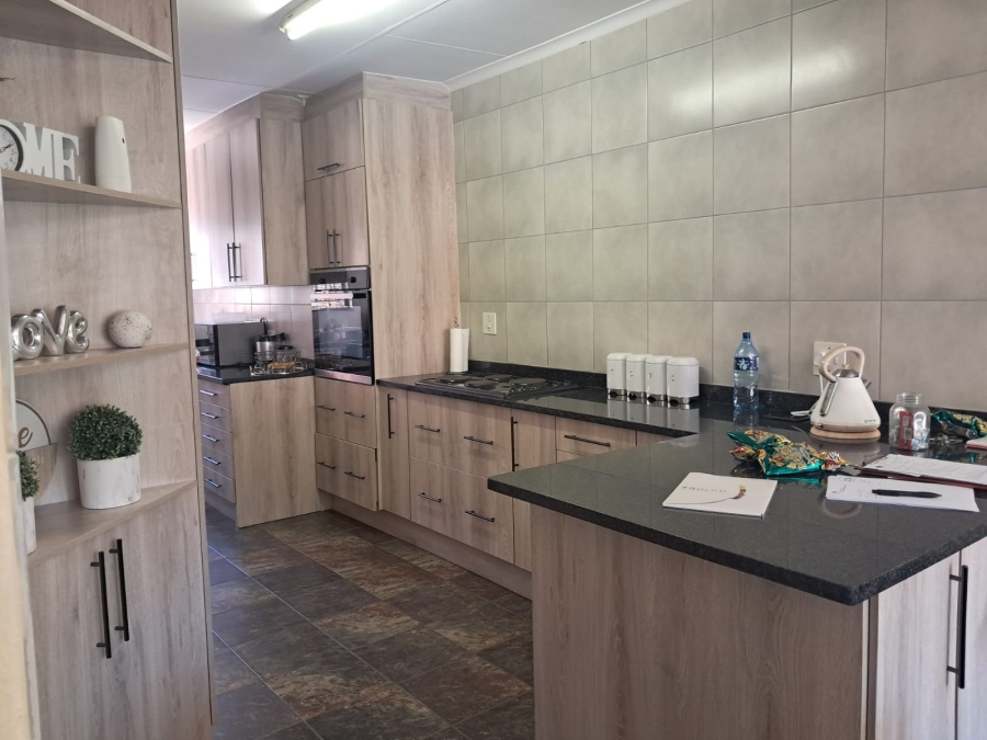 3 Bedroom Property for Sale in Birchleigh North Gauteng