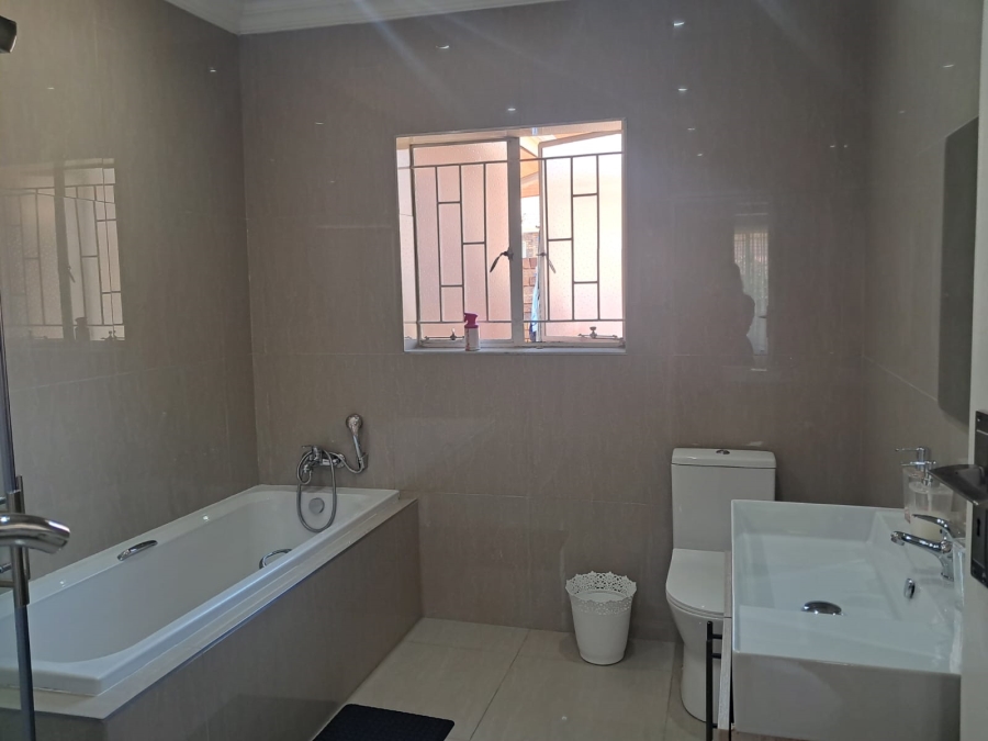 3 Bedroom Property for Sale in Birchleigh North Gauteng