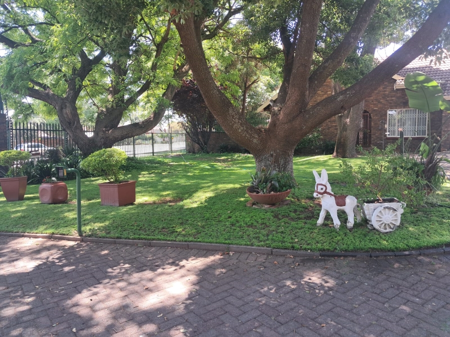 3 Bedroom Property for Sale in Birchleigh North Gauteng