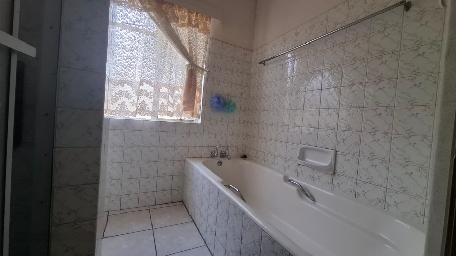 4 Bedroom Property for Sale in Geduld Ext 1 Gauteng