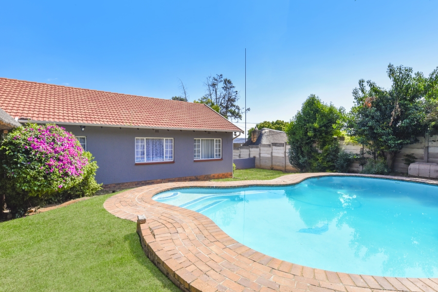 3 Bedroom Property for Sale in Mulbarton Gauteng