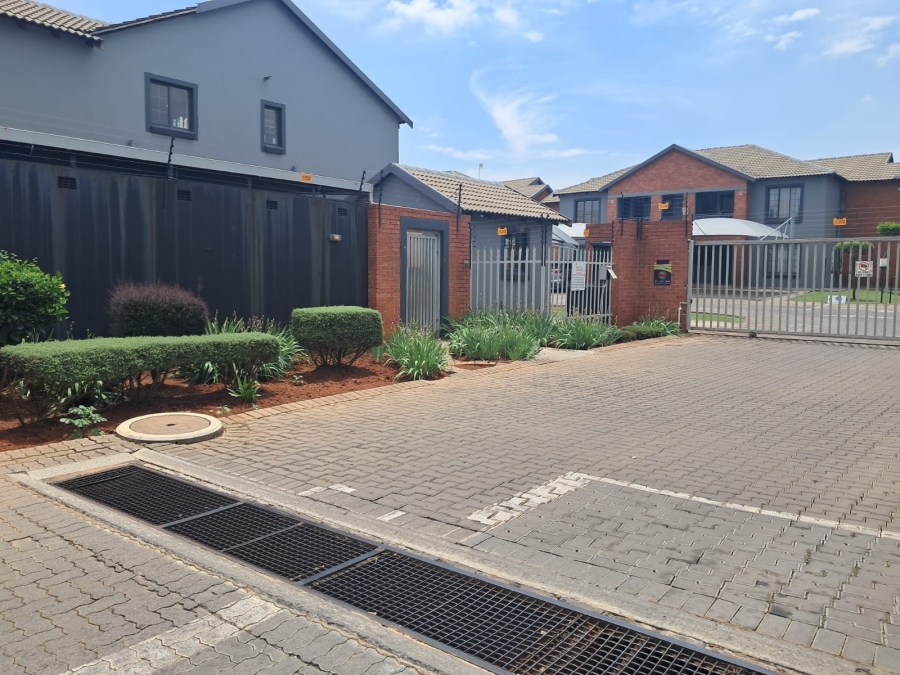 2 Bedroom Property for Sale in Birchleigh Gauteng