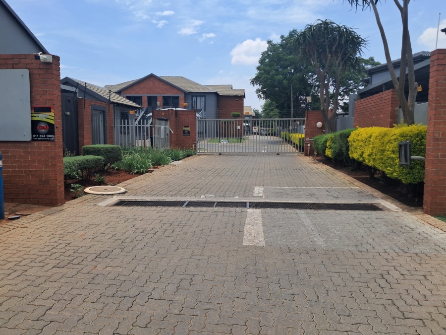 2 Bedroom Property for Sale in Birchleigh Gauteng