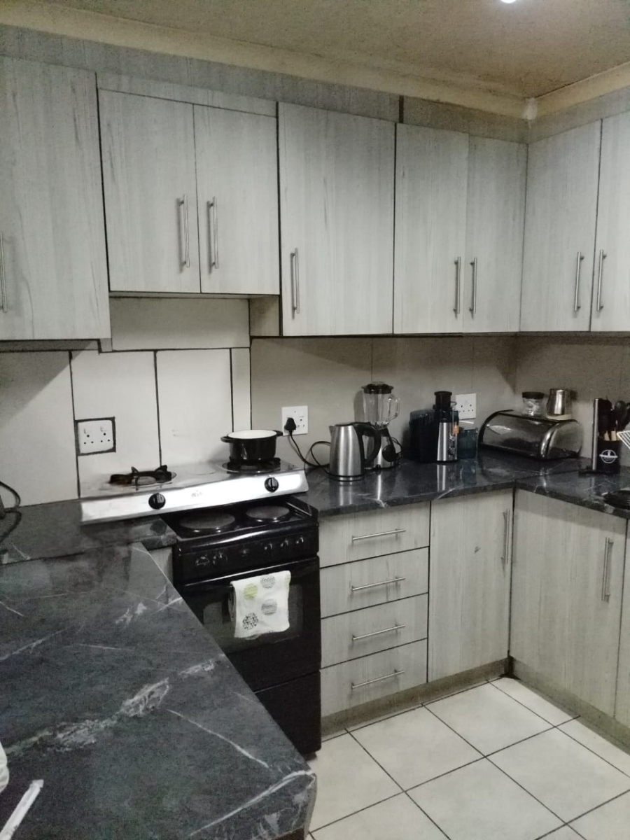 3 Bedroom Property for Sale in Bakerton Gauteng