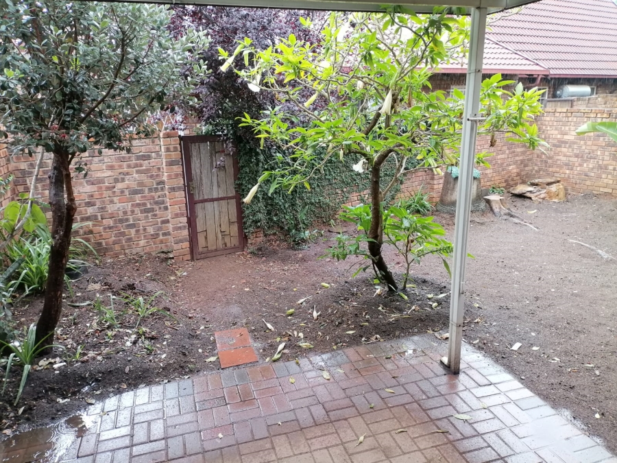 2 Bedroom Property for Sale in Weavind Park Gauteng