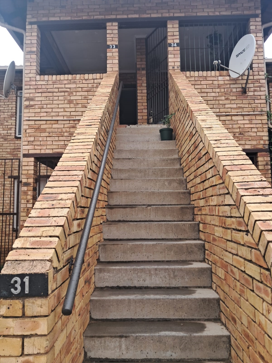 2 Bedroom Property for Sale in Glen Marais Gauteng