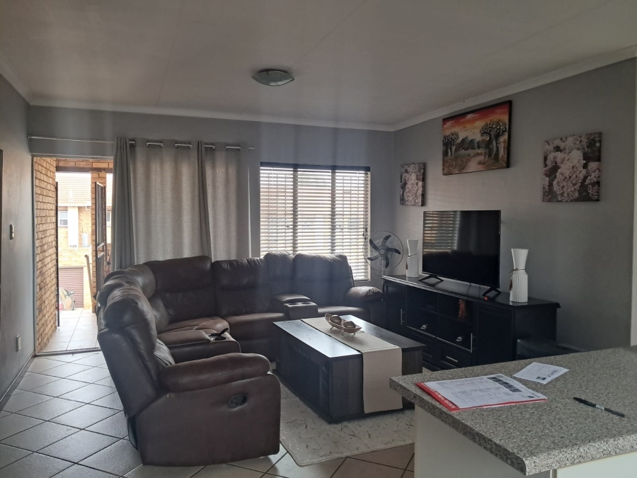 2 Bedroom Property for Sale in Glen Marais Gauteng
