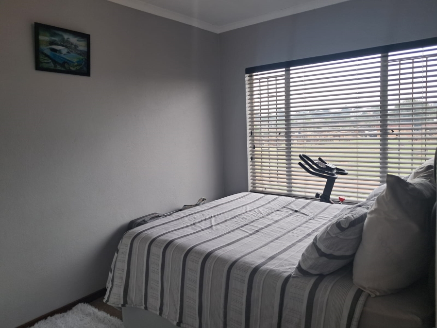 2 Bedroom Property for Sale in Glen Marais Gauteng