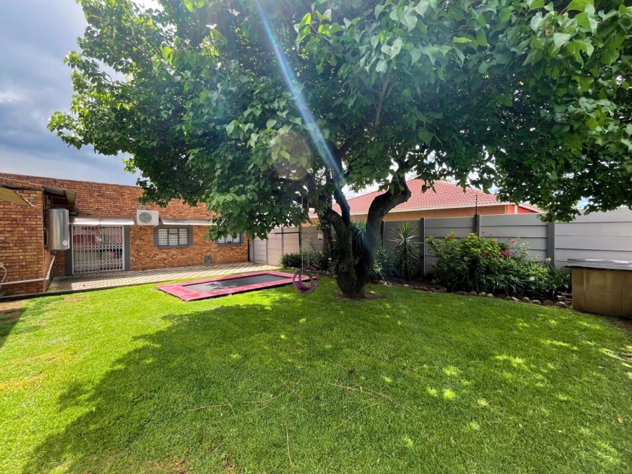 2 Bedroom Property for Sale in Brakpan Central Gauteng