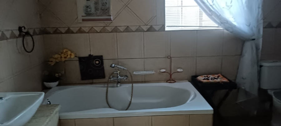 6 Bedroom Property for Sale in Montana Park Gauteng