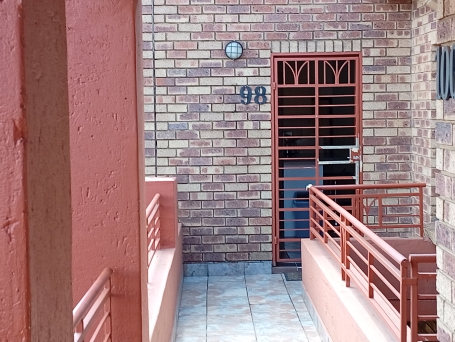 2 Bedroom Property for Sale in Equestria Gauteng