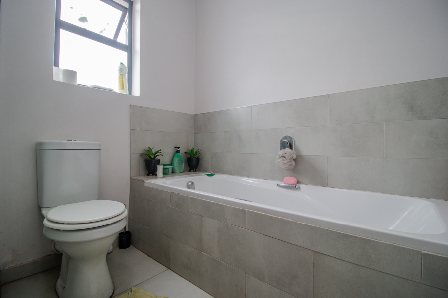 To Let 2 Bedroom Property for Rent in Paradiso Gauteng