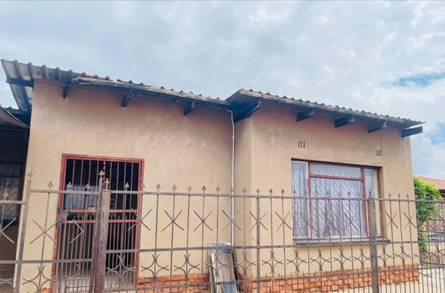 5 Bedroom Property for Sale in Soshanguve G Gauteng