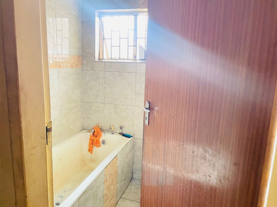 5 Bedroom Property for Sale in Soshanguve G Gauteng