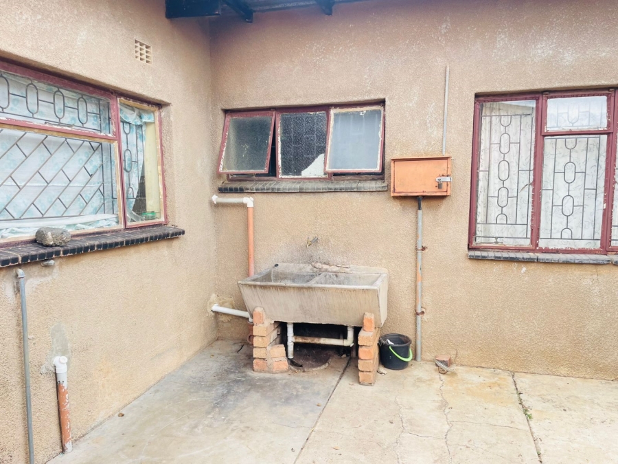 5 Bedroom Property for Sale in Soshanguve G Gauteng