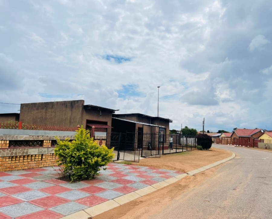 5 Bedroom Property for Sale in Soshanguve G Gauteng