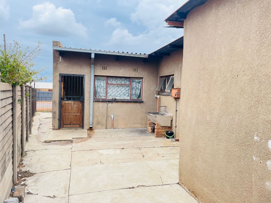 5 Bedroom Property for Sale in Soshanguve G Gauteng