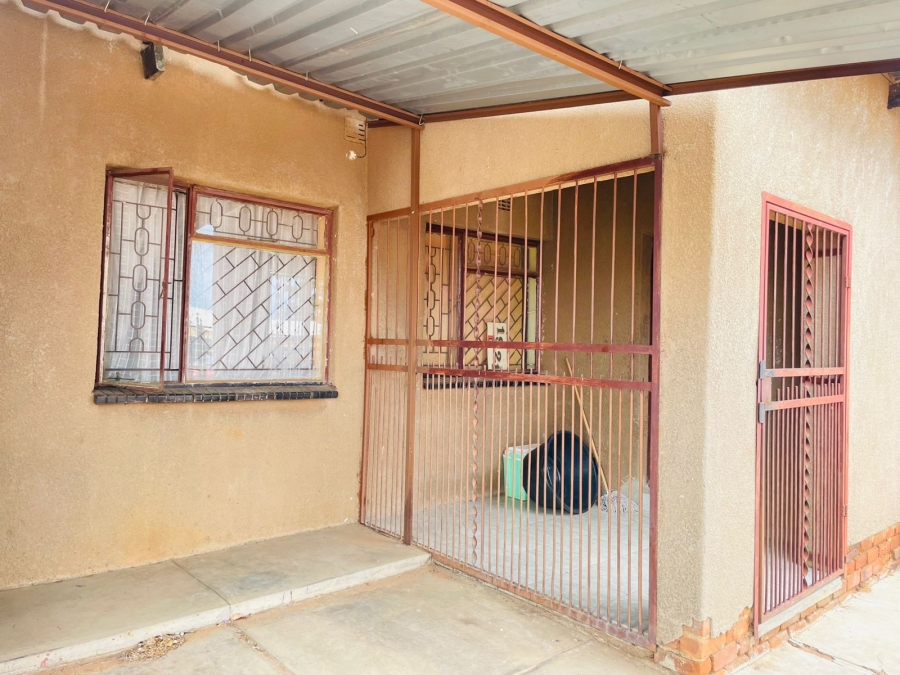 5 Bedroom Property for Sale in Soshanguve G Gauteng