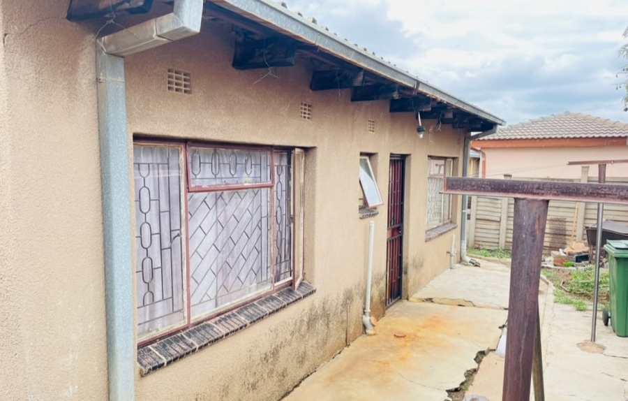 5 Bedroom Property for Sale in Soshanguve G Gauteng