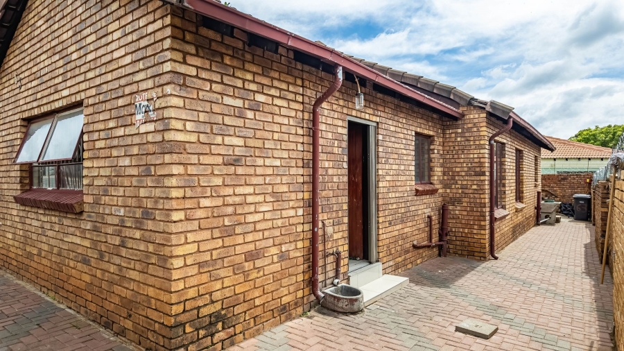 4 Bedroom Property for Sale in Philip Nel Park Gauteng