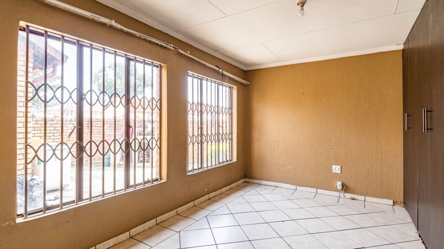 4 Bedroom Property for Sale in Philip Nel Park Gauteng