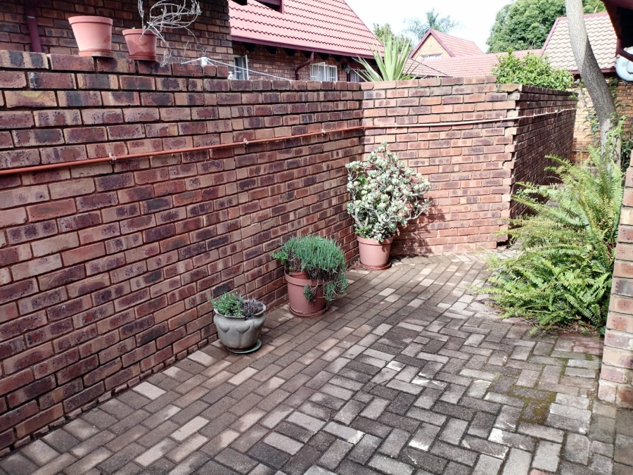 2 Bedroom Property for Sale in Weavind Park Gauteng