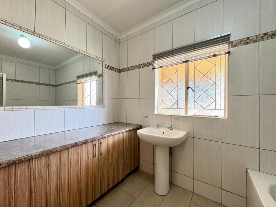 3 Bedroom Property for Sale in Sonneveld Gauteng