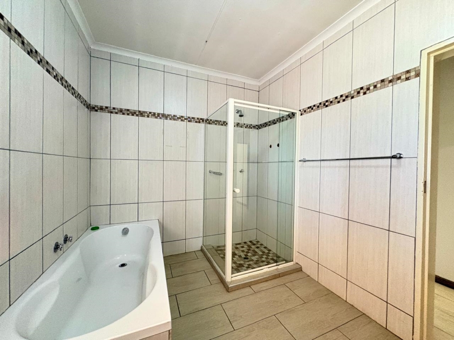 3 Bedroom Property for Sale in Sonneveld Gauteng