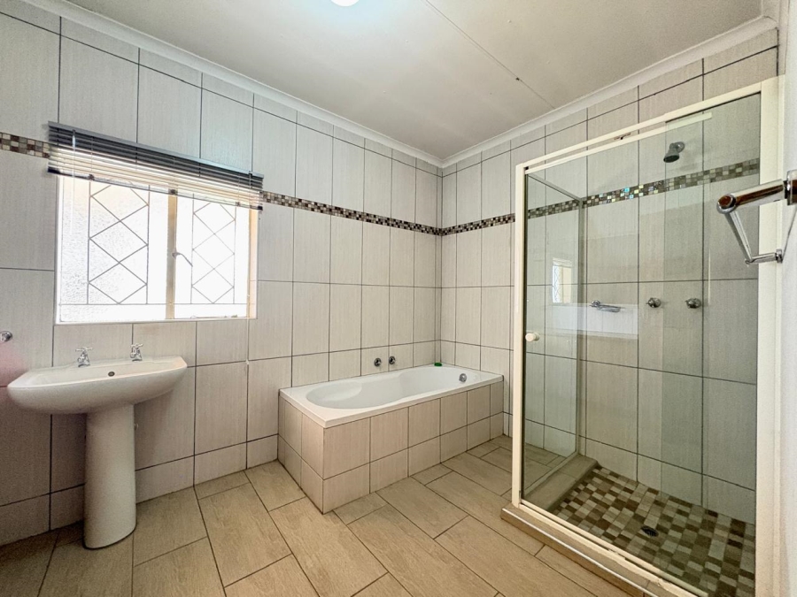 3 Bedroom Property for Sale in Sonneveld Gauteng