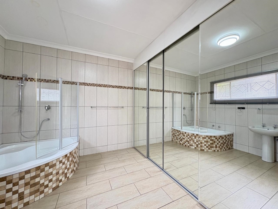 3 Bedroom Property for Sale in Sonneveld Gauteng