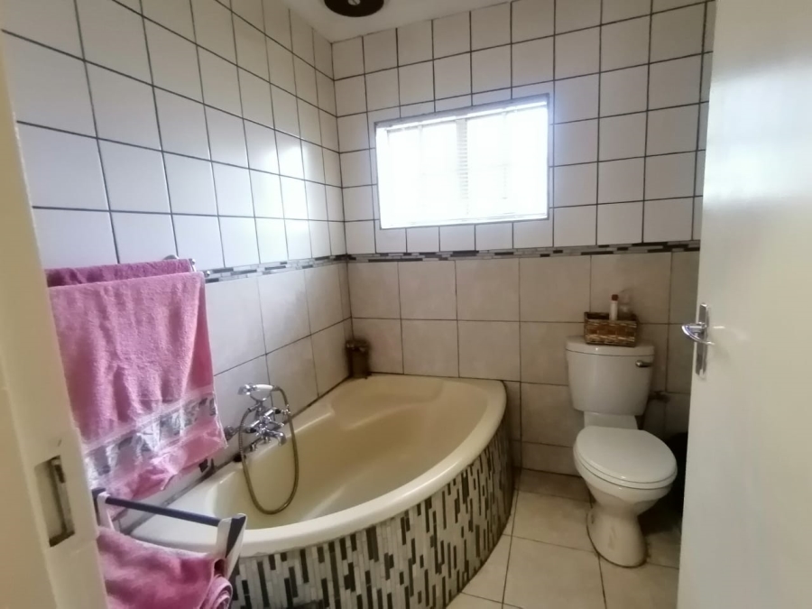 3 Bedroom Property for Sale in Birchleigh Gauteng