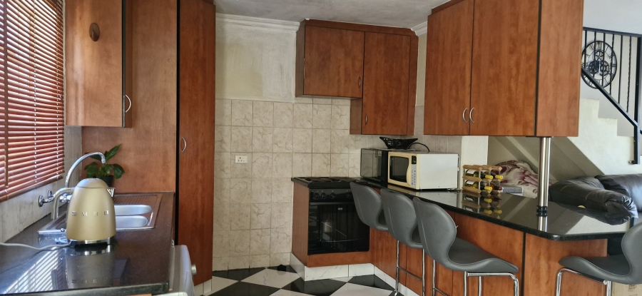 2 Bedroom Property for Sale in La Montagne Gauteng