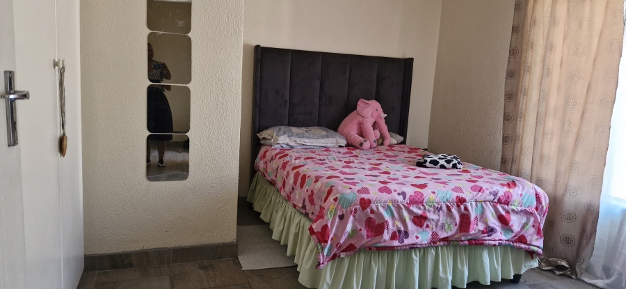 2 Bedroom Property for Sale in La Montagne Gauteng