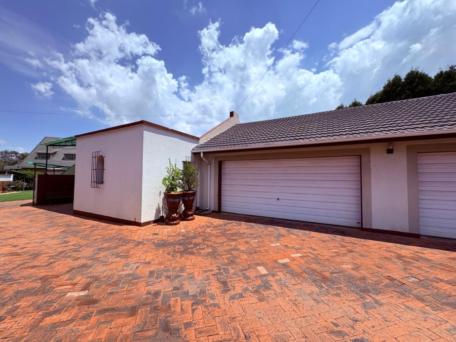 4 Bedroom Property for Sale in Selection Park Gauteng