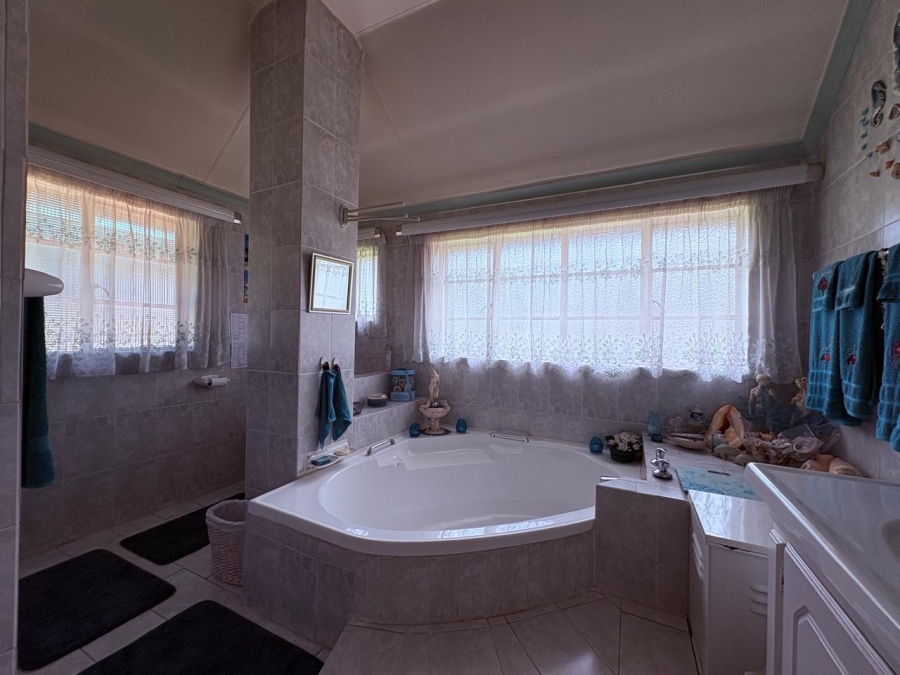 4 Bedroom Property for Sale in Selection Park Gauteng