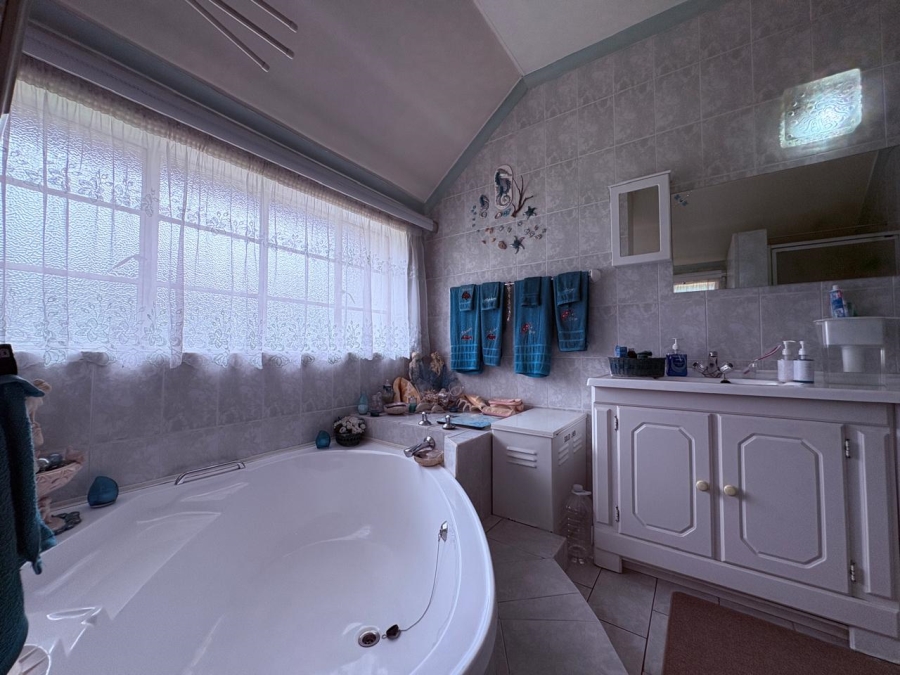 4 Bedroom Property for Sale in Selection Park Gauteng