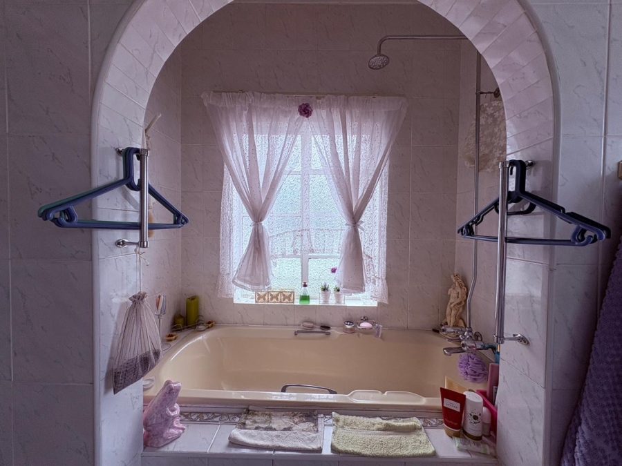 4 Bedroom Property for Sale in Selection Park Gauteng