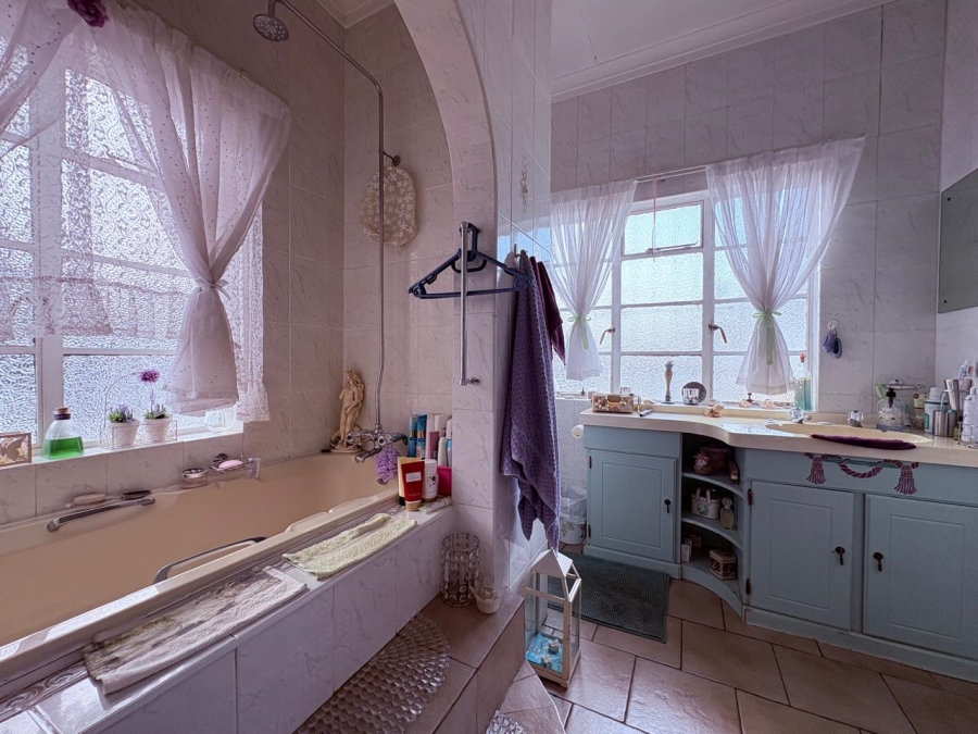 4 Bedroom Property for Sale in Selection Park Gauteng