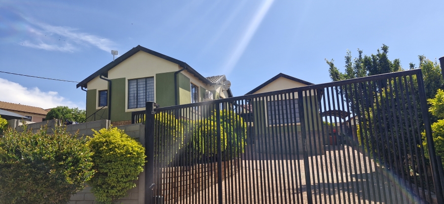 3 Bedroom Property for Sale in Mahube Valley Gauteng