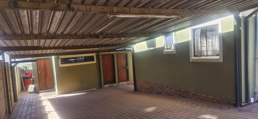 3 Bedroom Property for Sale in Mahube Valley Gauteng