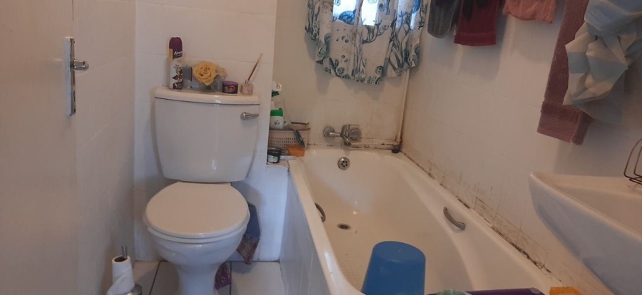 To Let 2 Bedroom Property for Rent in Glen Marais Gauteng