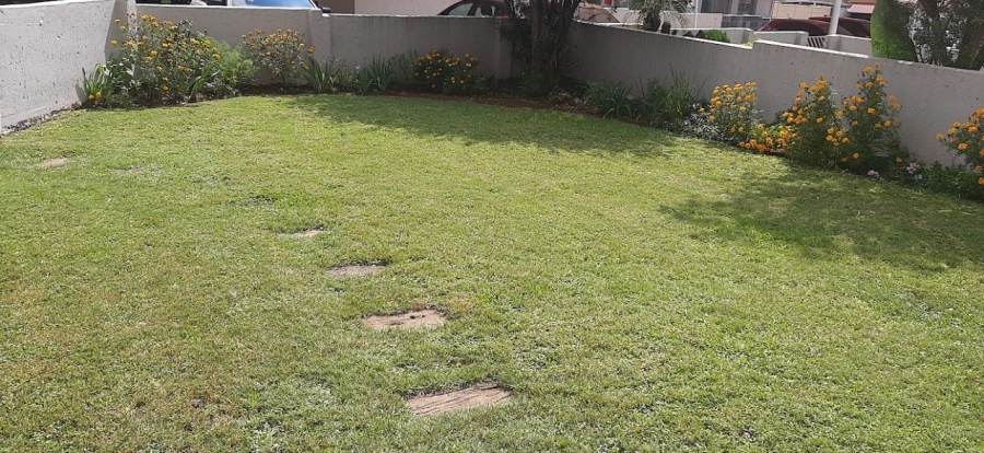 To Let 2 Bedroom Property for Rent in Glen Marais Gauteng