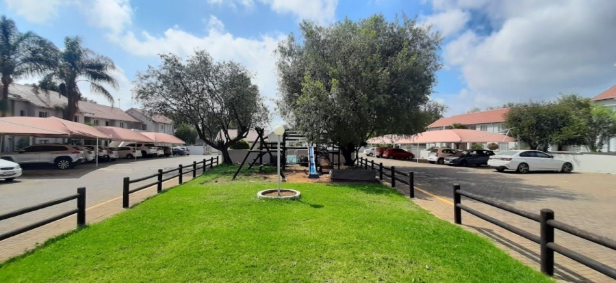 To Let 2 Bedroom Property for Rent in Glen Marais Gauteng