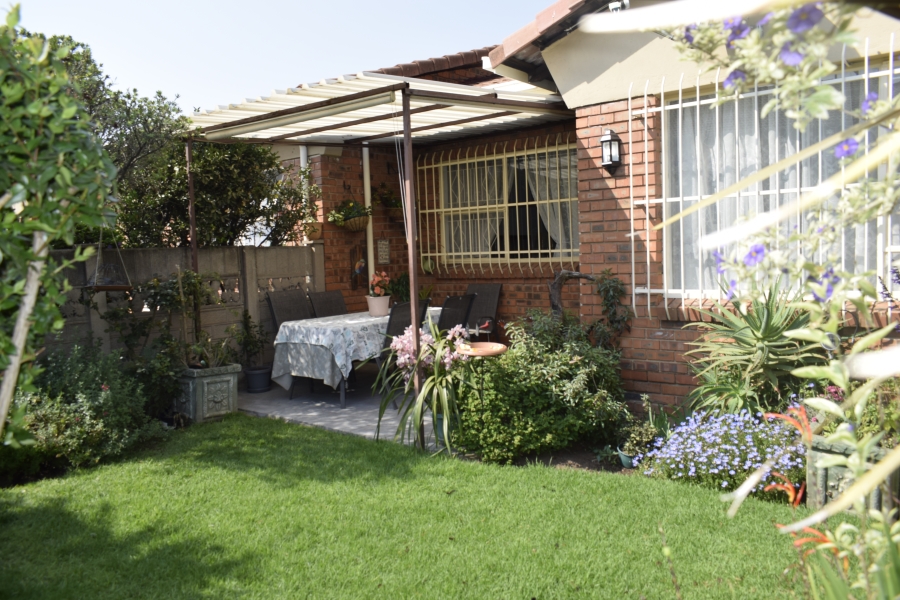 2 Bedroom Property for Sale in Beyers Park Gauteng