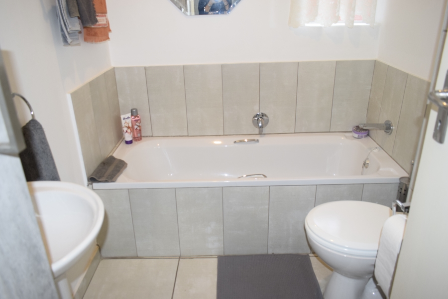 2 Bedroom Property for Sale in Beyers Park Gauteng