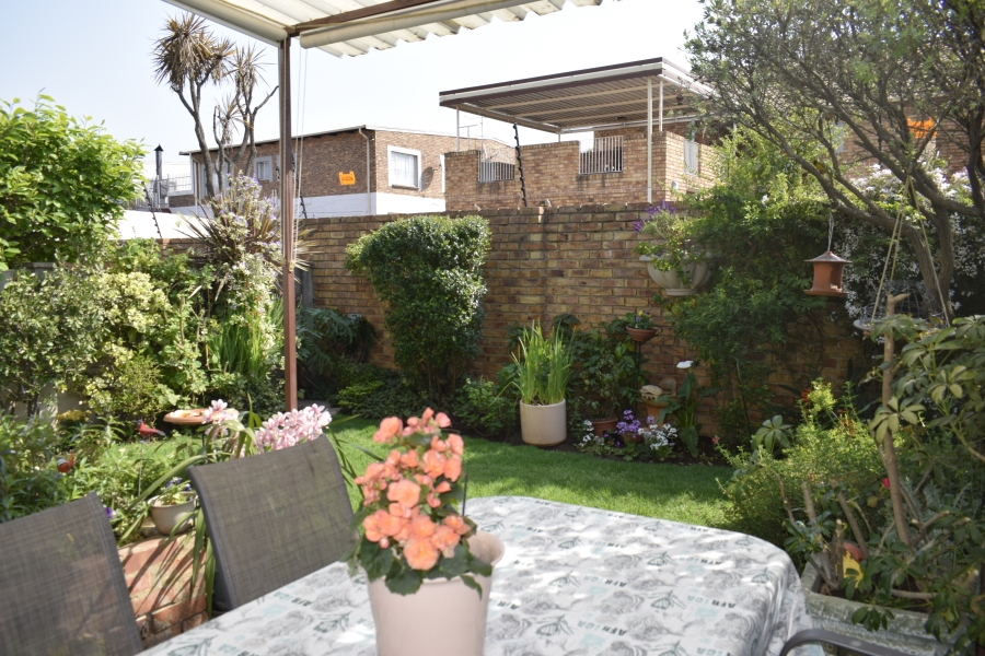 2 Bedroom Property for Sale in Beyers Park Gauteng