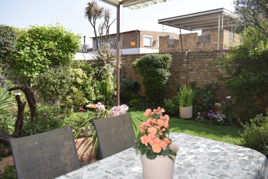 2 Bedroom Property for Sale in Beyers Park Gauteng