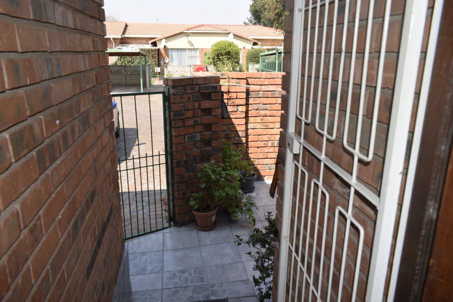 2 Bedroom Property for Sale in Beyers Park Gauteng