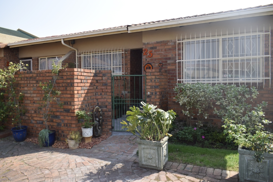 2 Bedroom Property for Sale in Beyers Park Gauteng